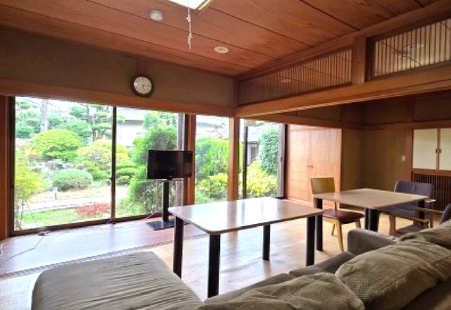 玄関回りの通路（夜間点灯アプローチ）