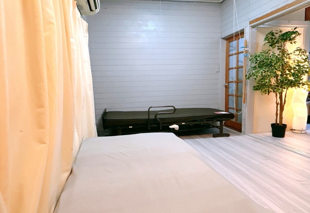 休憩スペース（ベッド・カーテン仕切り）