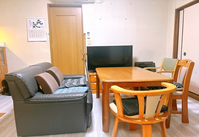 リビング・食堂（テレビ・テーブル・椅子）