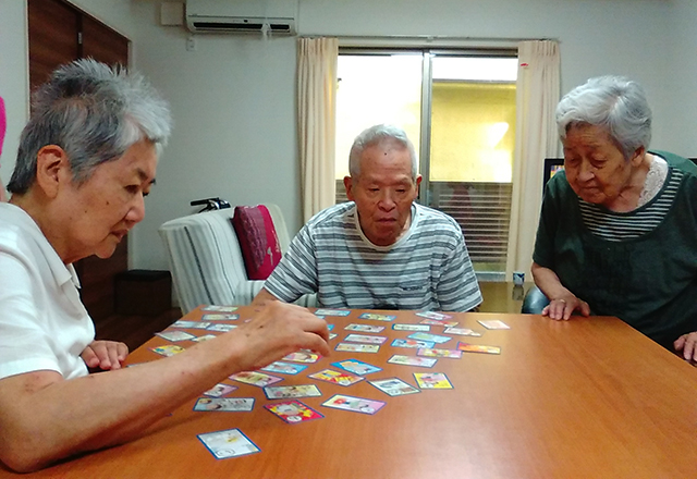 ゲーム（カルタ取り）